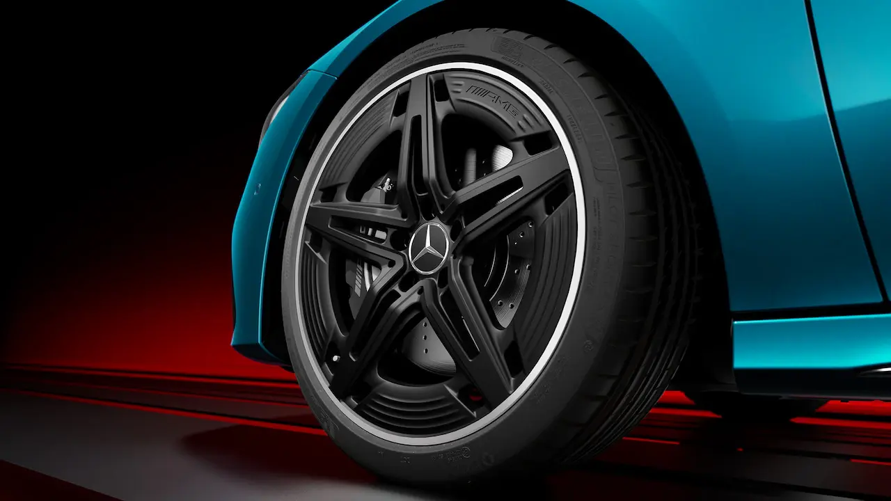 Rines de aleación AMG y sistema de frenos de alto rendimiento AMG