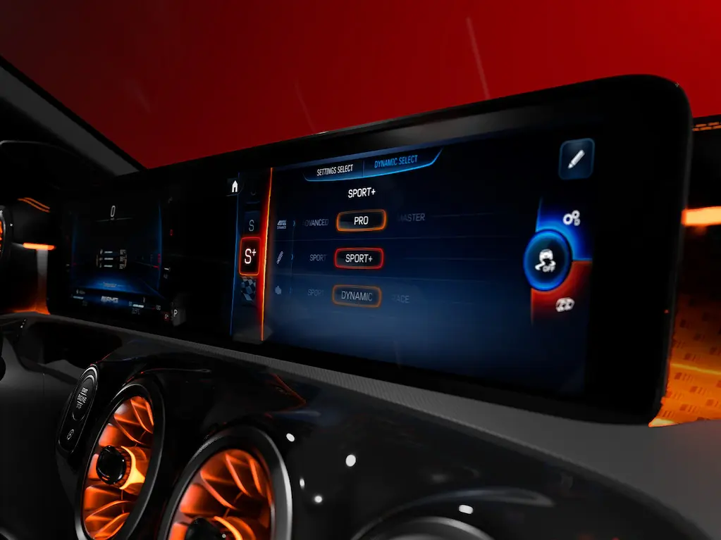 Sistema multimedia MBUX actualizado con diseños de visualización específicos de AMG