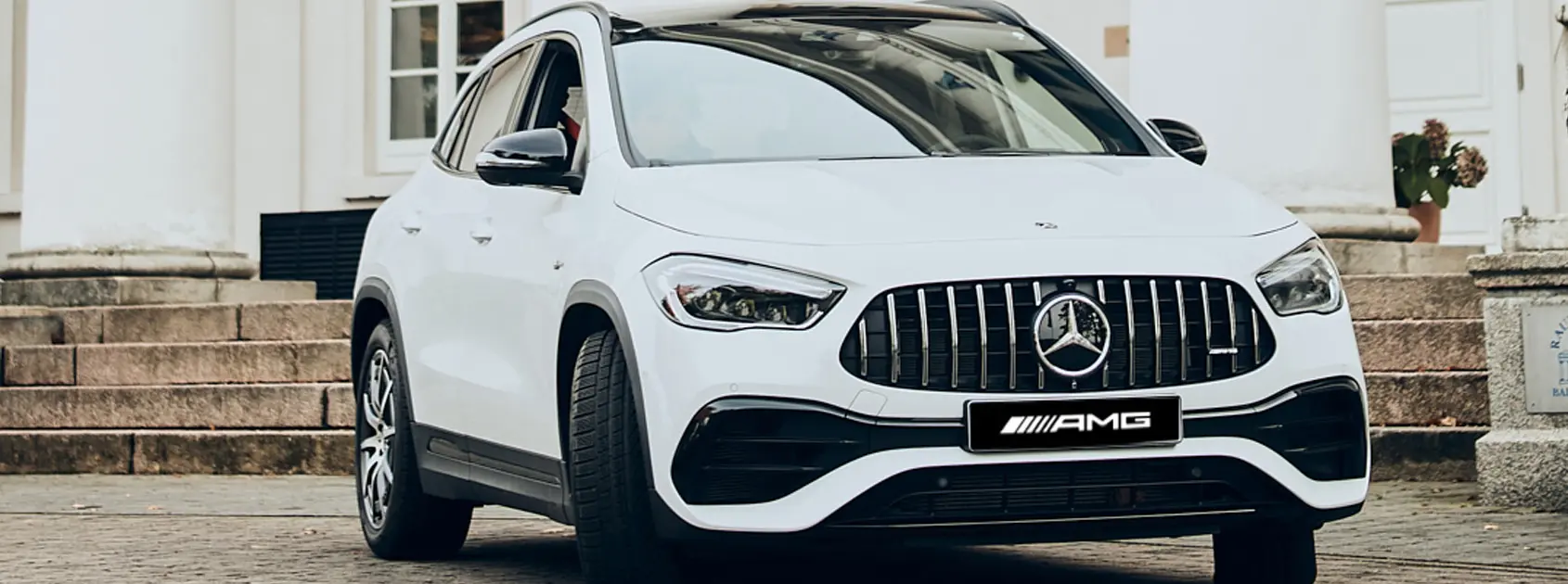 Mercedes-AMG GLA 35 4MATIC gallery image