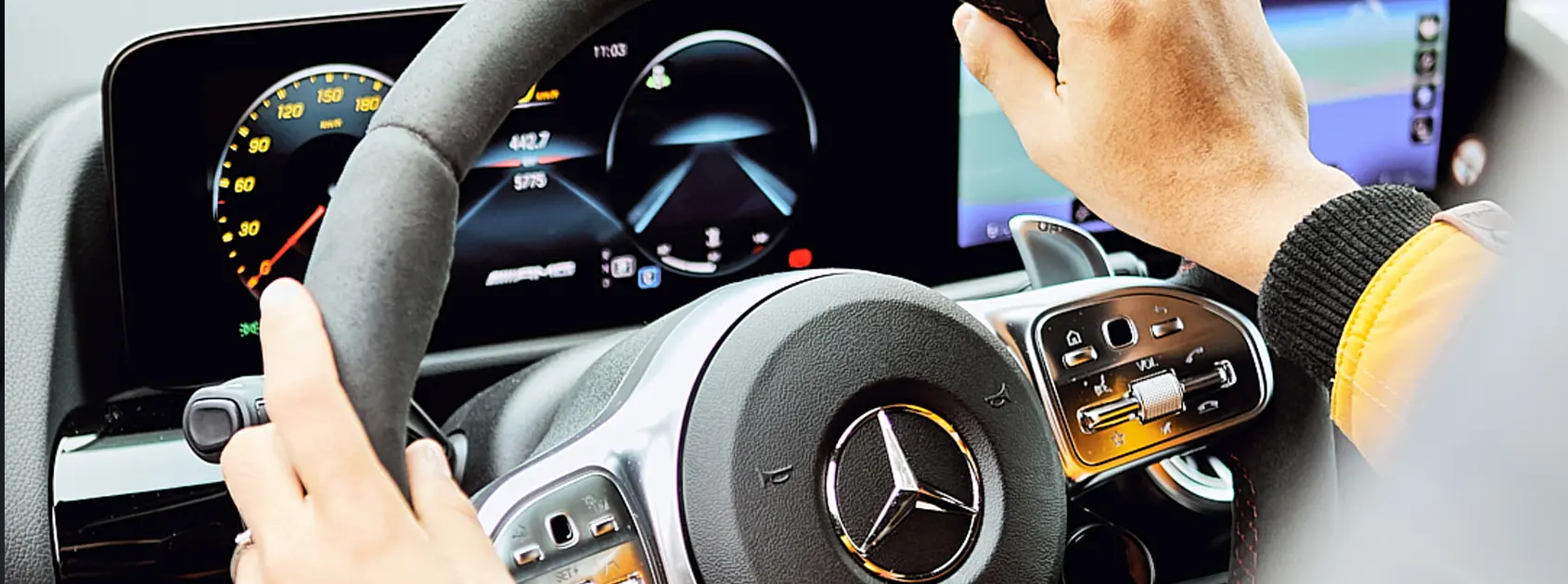 Mercedes-AMG GLA 35 4MATIC gallery image