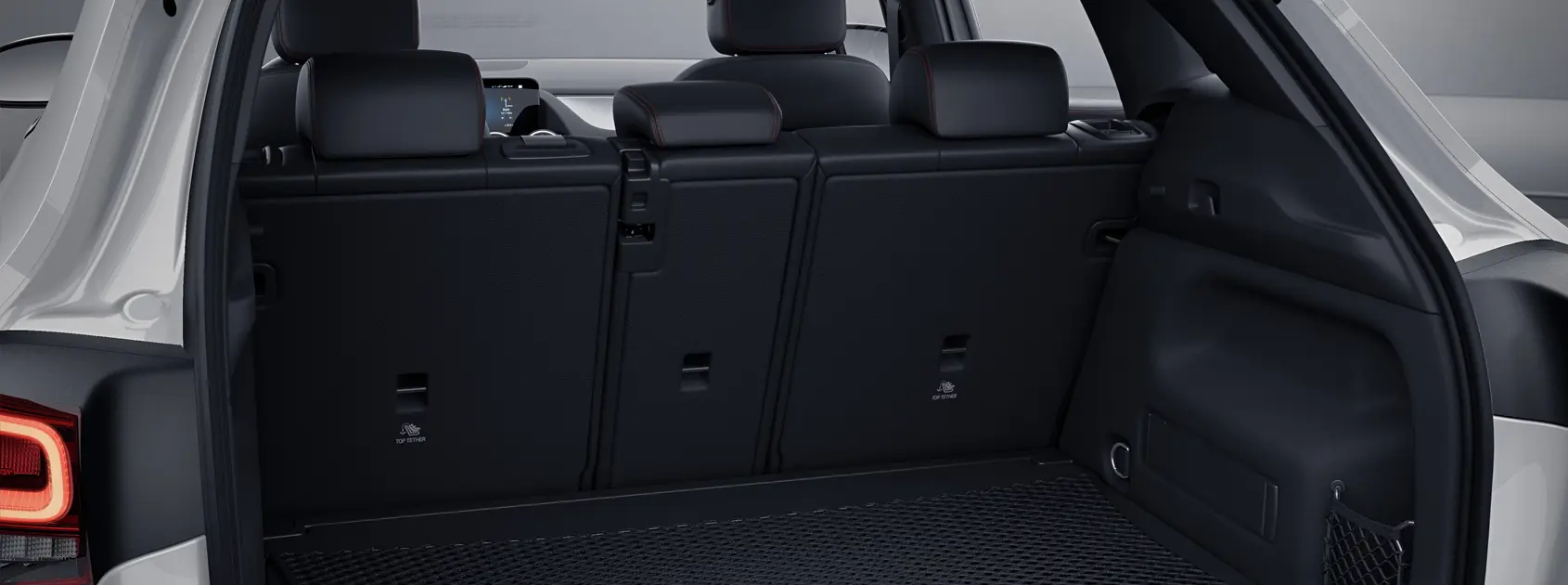 Mercedes-AMG GLA 35 4MATIC gallery image