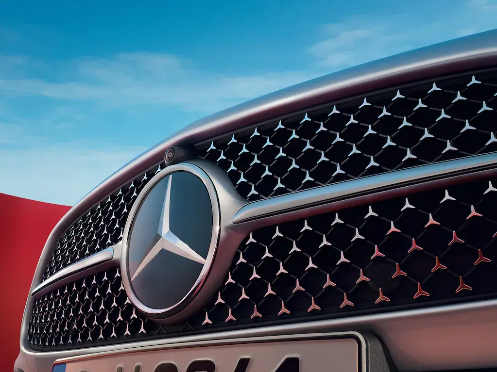 Frontal con parrilla de efecto diamante en diseño de estrellas