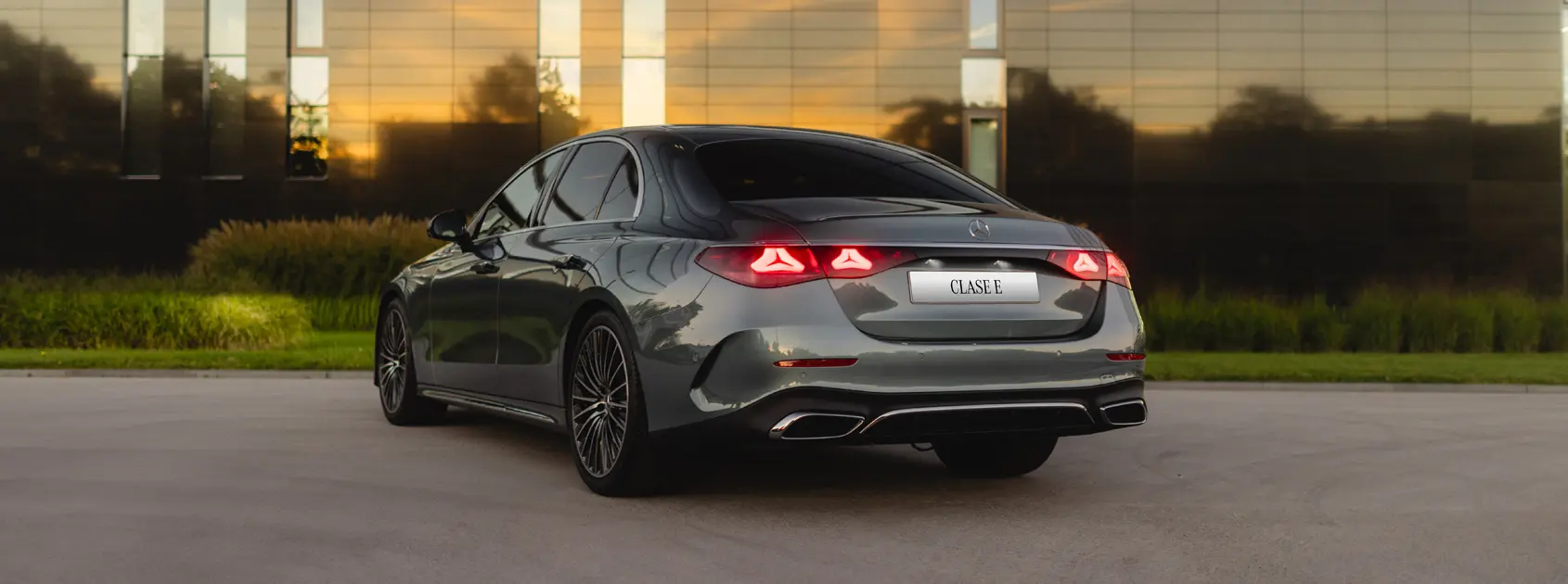 E 350e Exclusive gallery image