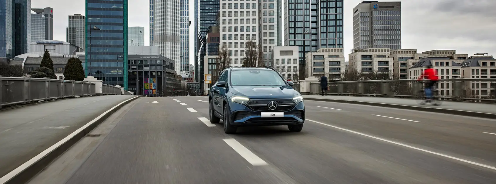 EQA 350 4MATIC gallery image