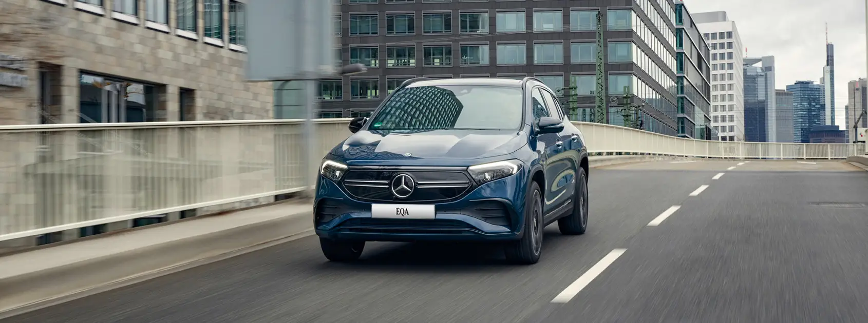 EQA 350 4MATIC gallery image