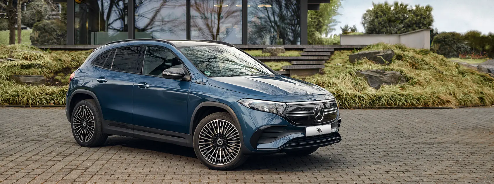 EQA 350 4MATIC gallery image