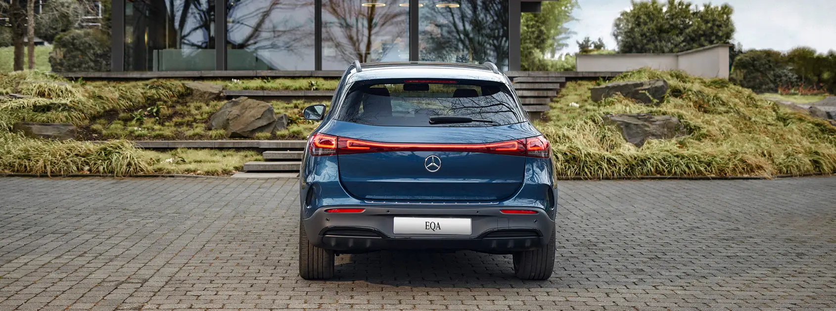 EQA 350 4MATIC gallery image