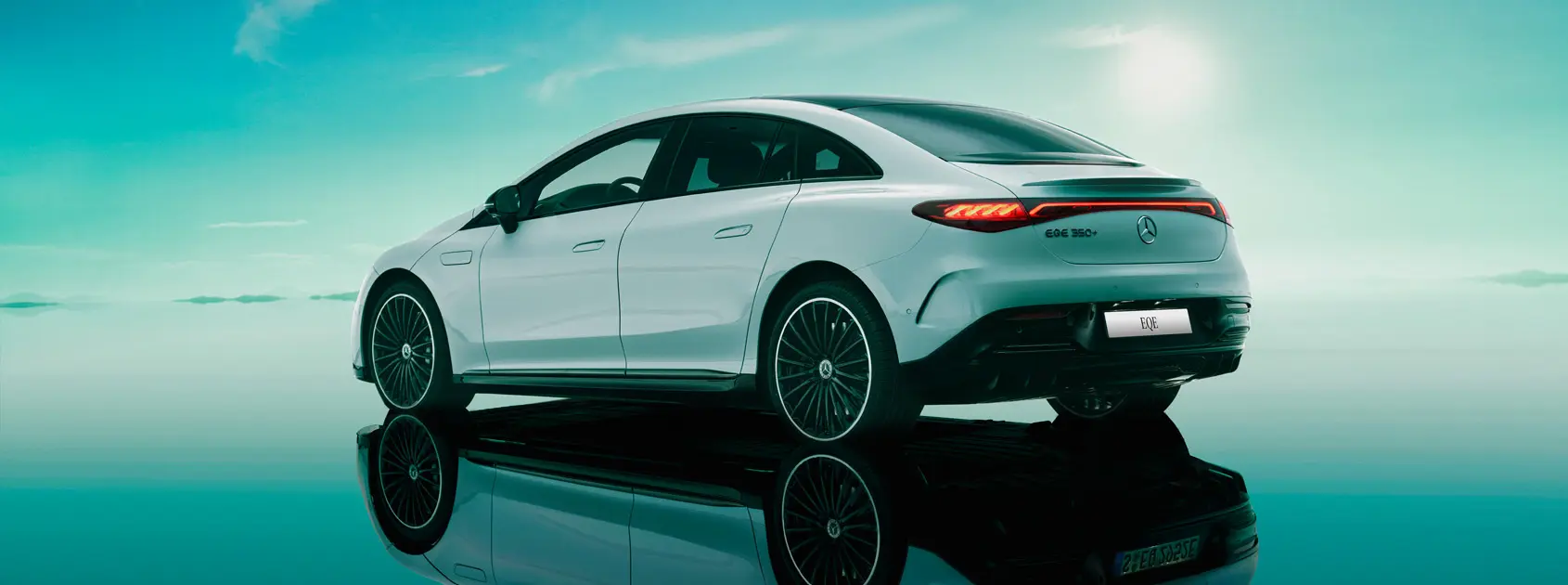 EQE 350 4MATIC gallery image