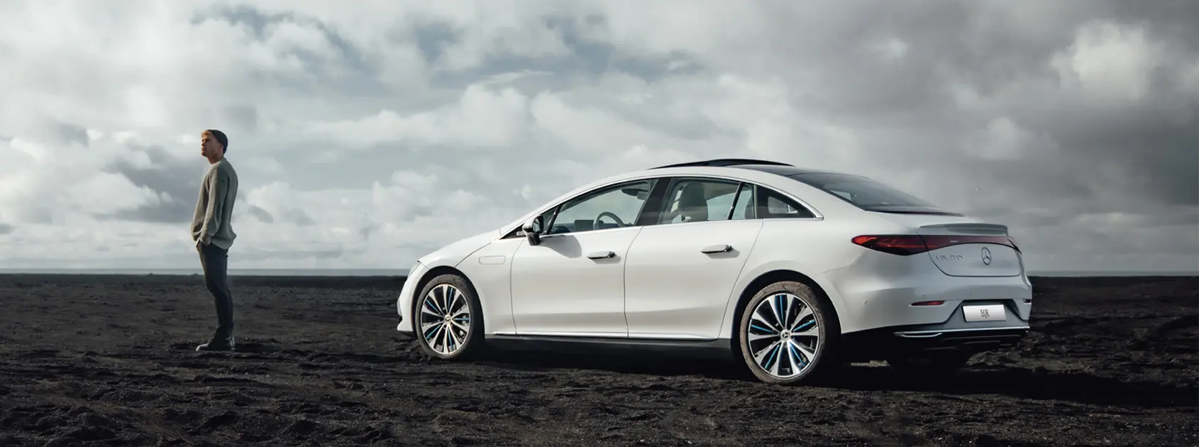 EQE 350 4MATIC gallery image