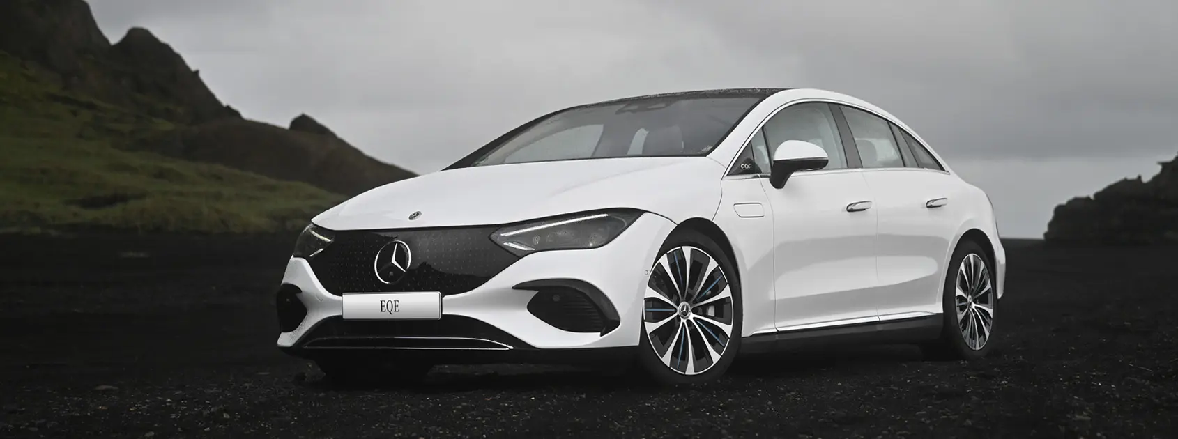 EQE 350 4MATIC gallery image