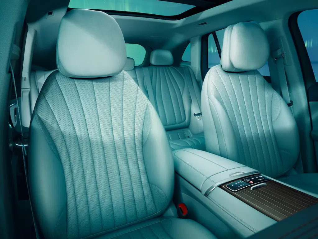 Asientos delanteros multicontorno con función de masaje