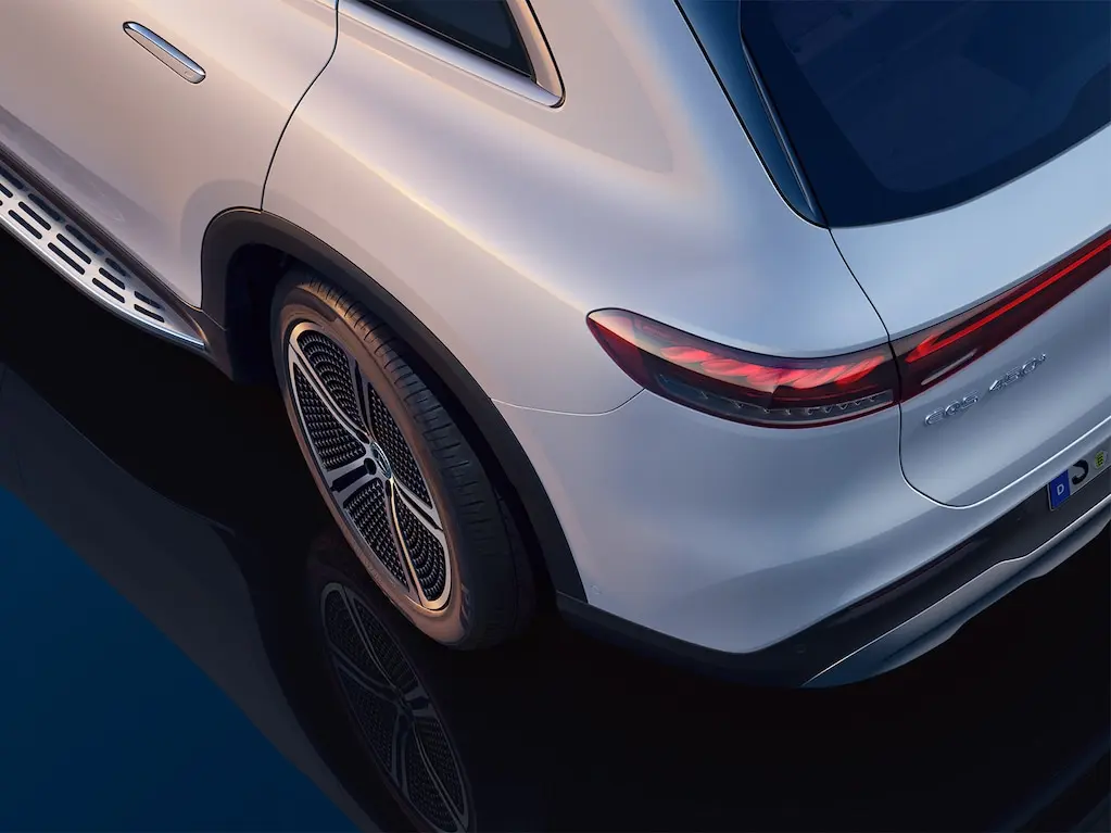 Dirección del eje trasero con un ángulo de orientación de las ruedas de 4.5°