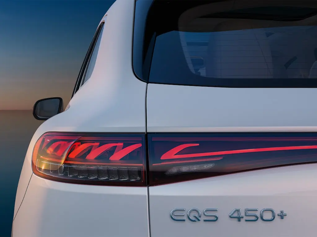 Luces traseras en diseño de hélice tridimensional