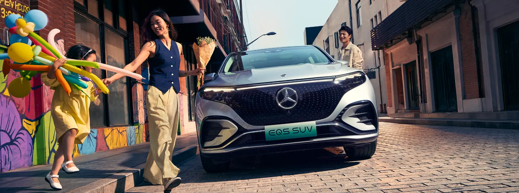 EQS 450 4MATIC SUV gallery image