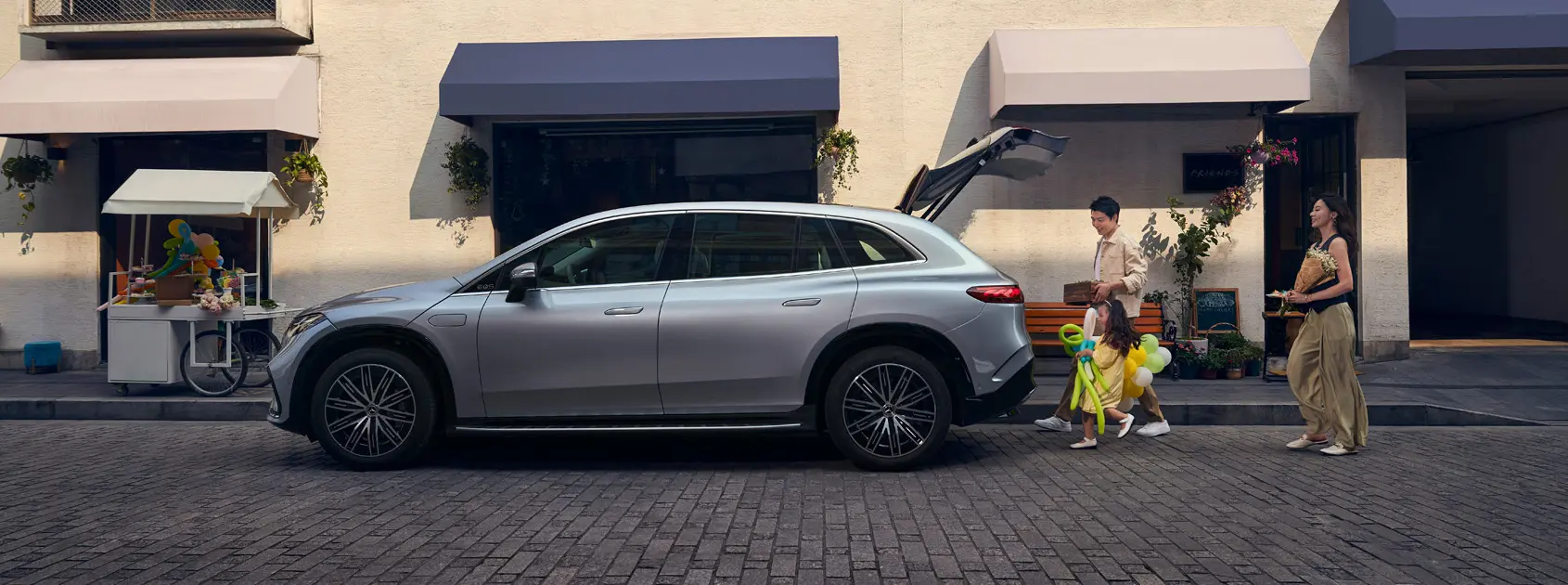 EQS 450 4MATIC SUV gallery image