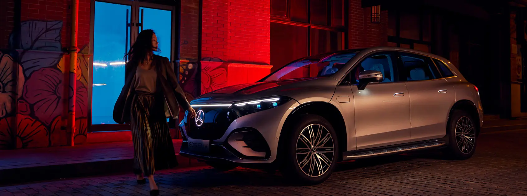 EQS 450 4MATIC SUV gallery image