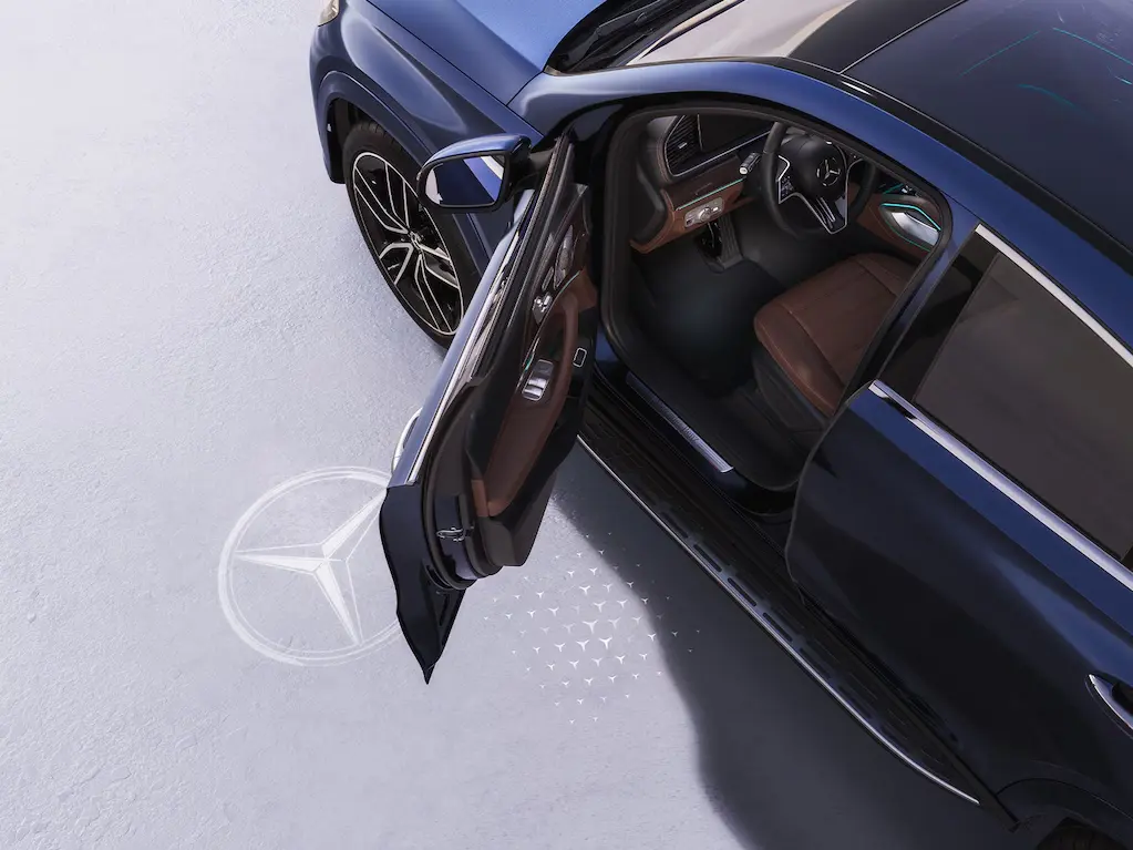 Iluminación del entorno con Mercedes-Benz Pattern