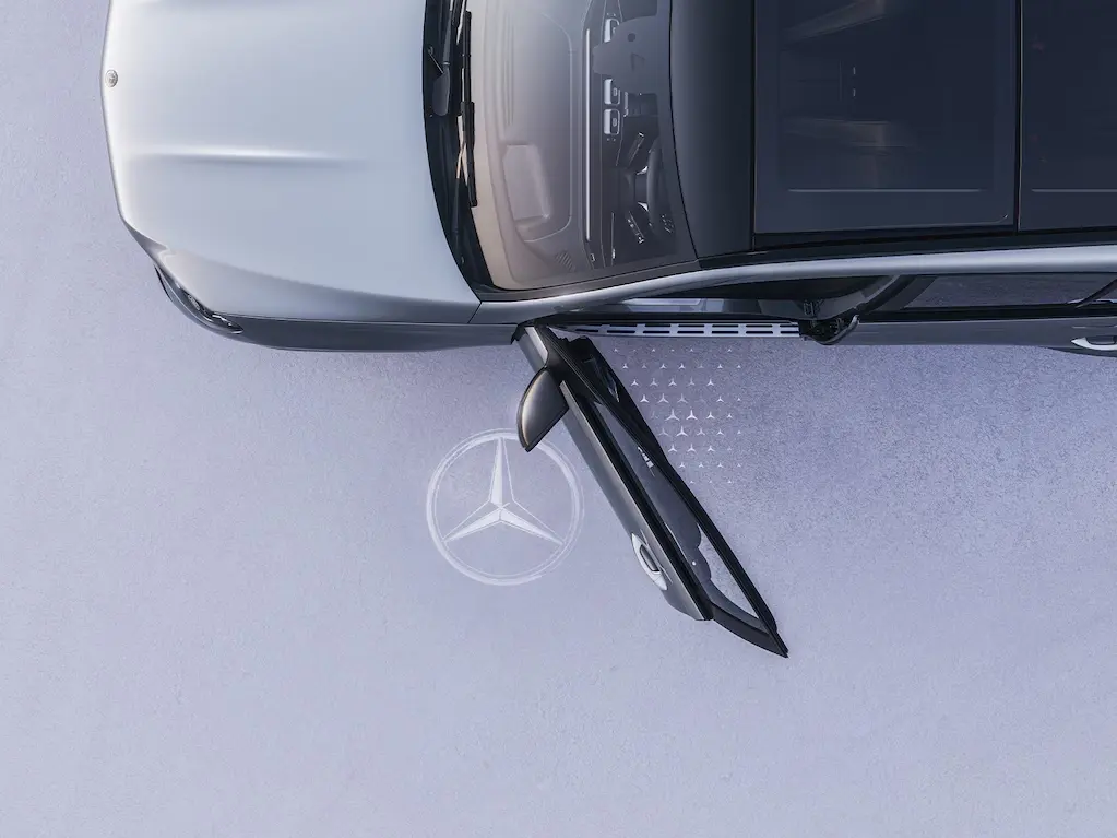 Iluminación del entorno con Mercedes-Benz Pattern