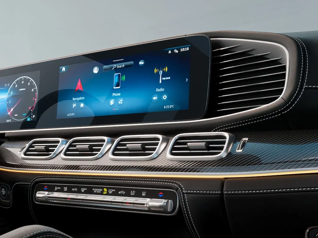 Puesto de conducción widescreen con sistema multimedia MBUX