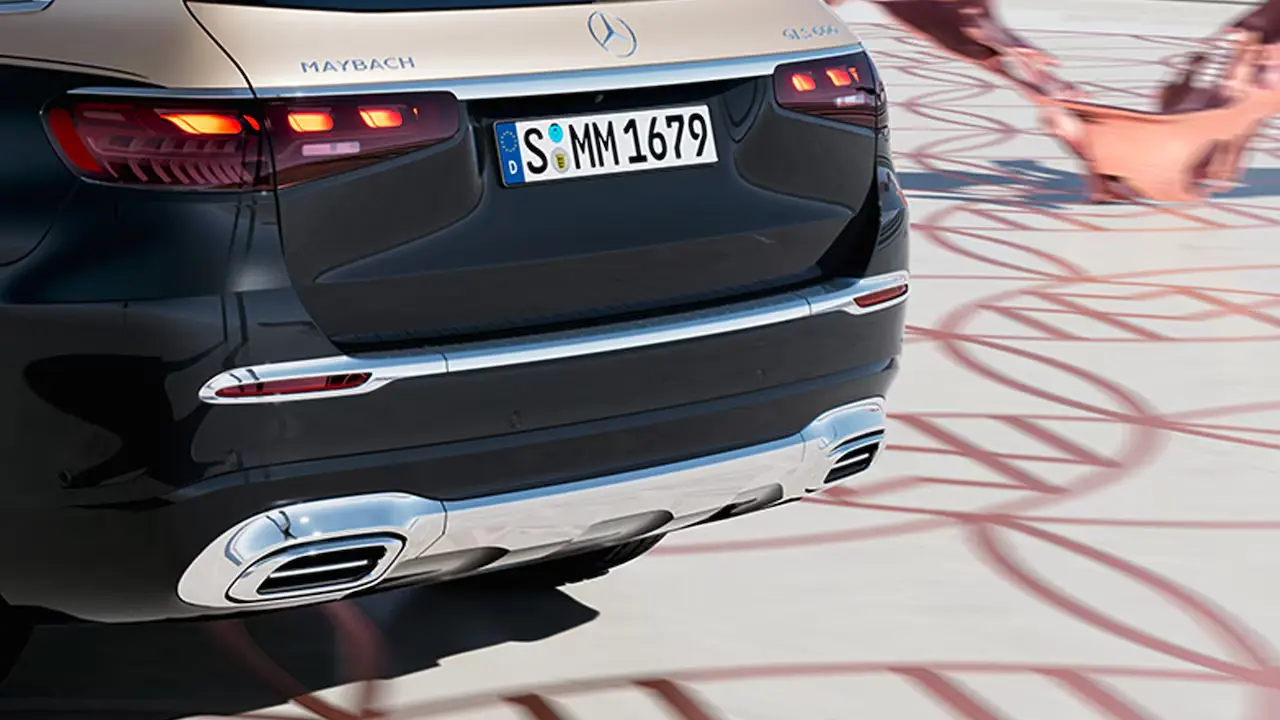 Embellecedores de la salida de escape y protección antiempotramiento en cromo