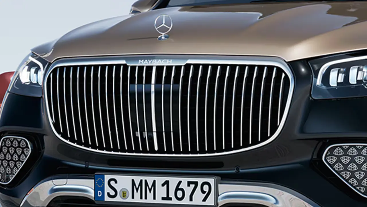 Parrilla del radiador con distintivo Mercedes-Maybach.