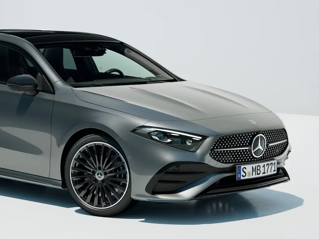 Parrilla con Mercedes-Benz Pattern y resaltes